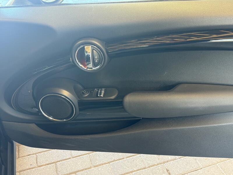 MINI HATCH
