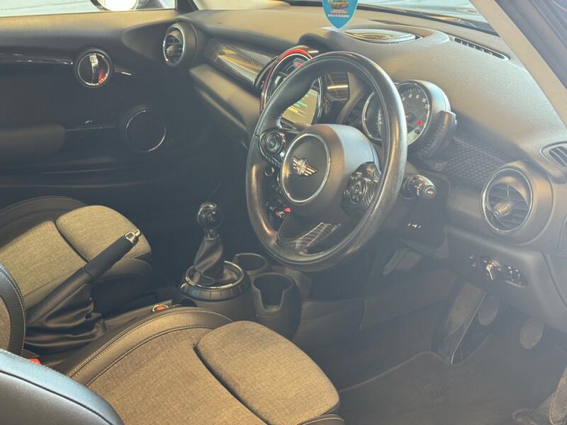 MINI HATCH