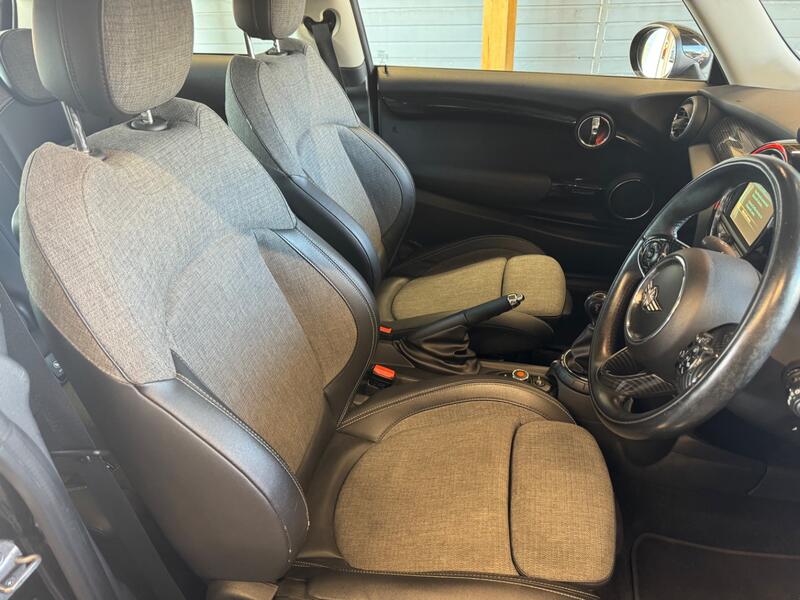 MINI HATCH