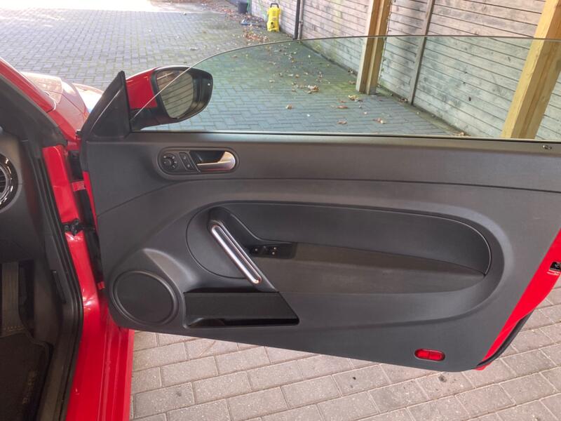 VOLKSWAGEN BEETLE