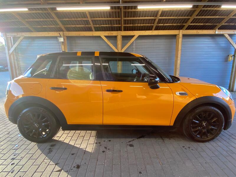 MINI HATCH