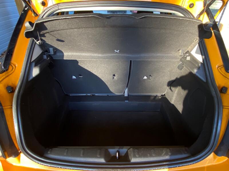 MINI HATCH