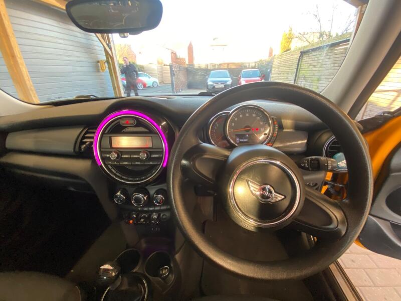 MINI HATCH