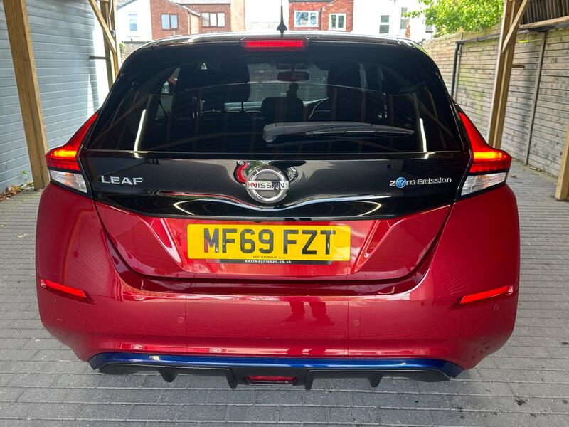 NISSAN LEAF