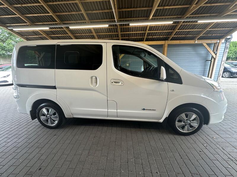 NISSAN ENV200 EVALIA