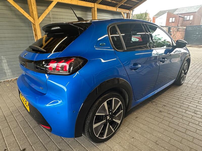 PEUGEOT E-208
