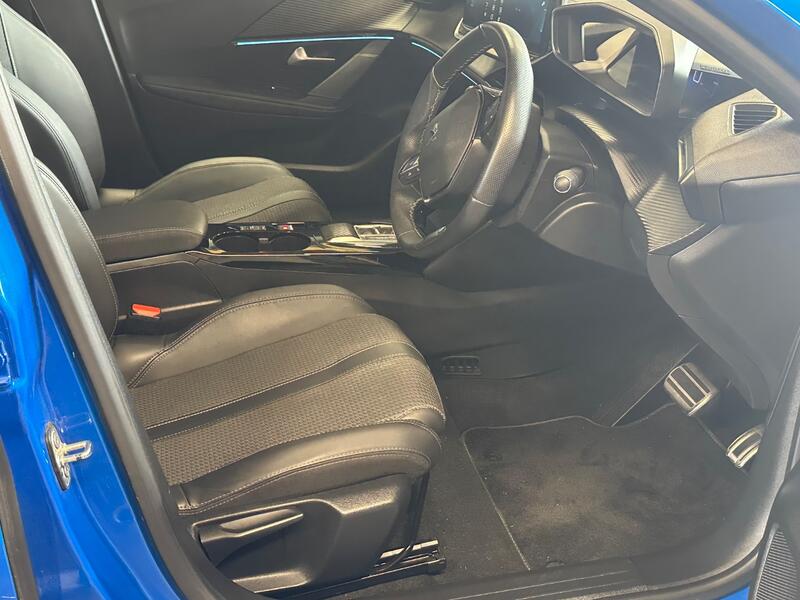 PEUGEOT E-208