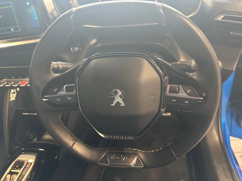 PEUGEOT E-208