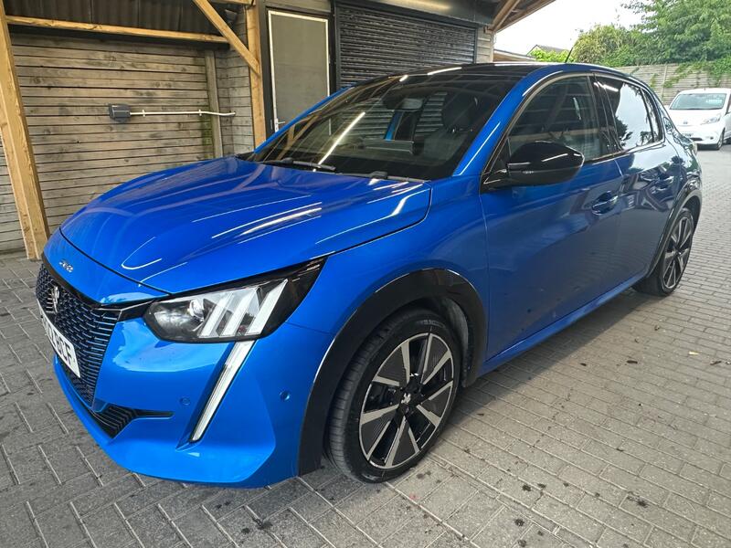 PEUGEOT E-208