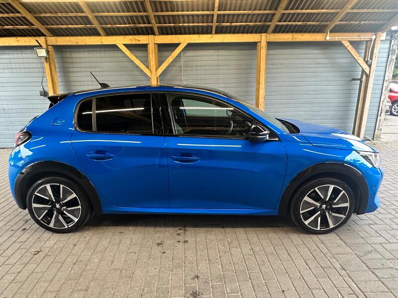 PEUGEOT E-208