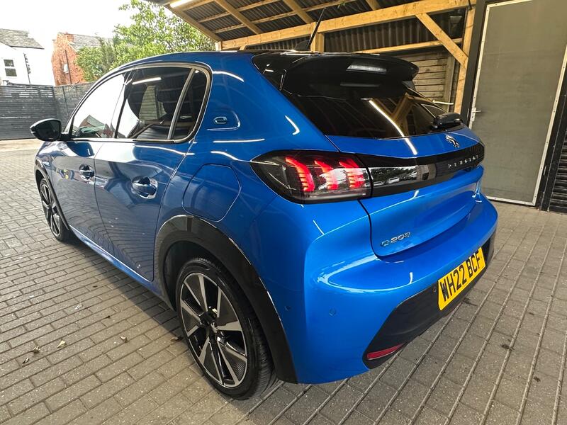PEUGEOT E-208